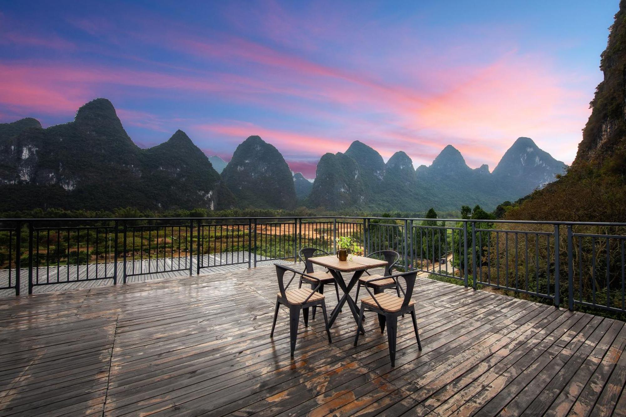 Leisure Courtyard Hotel Yangshuo-Free Shuttle Bus To Yangshuo Station Stay 2 Nights One Way Exteriör bild