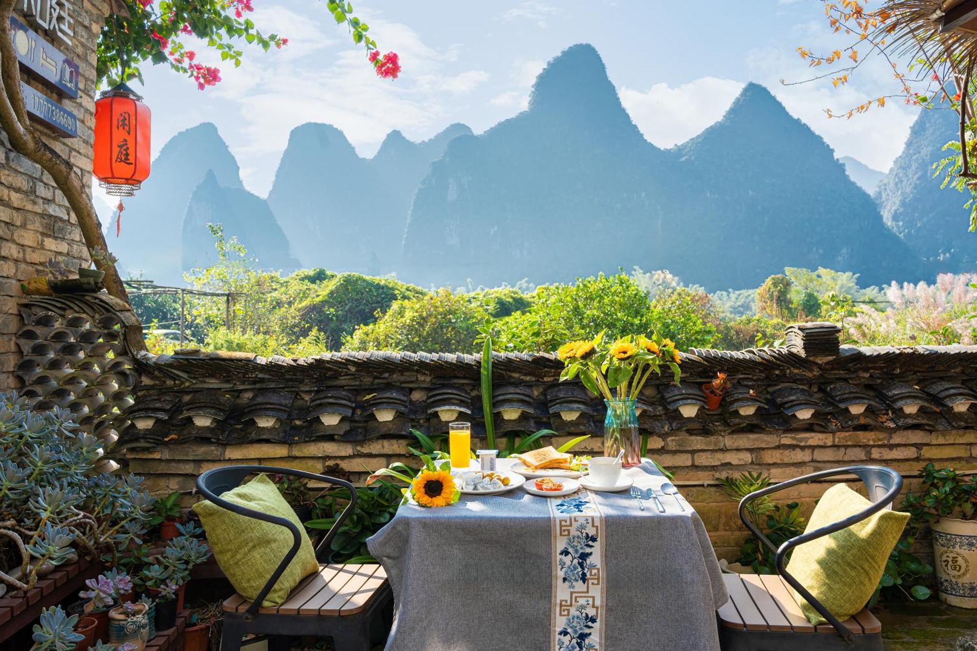 Leisure Courtyard Hotel Yangshuo-Free Shuttle Bus To Yangshuo Station Stay 2 Nights One Way Exteriör bild