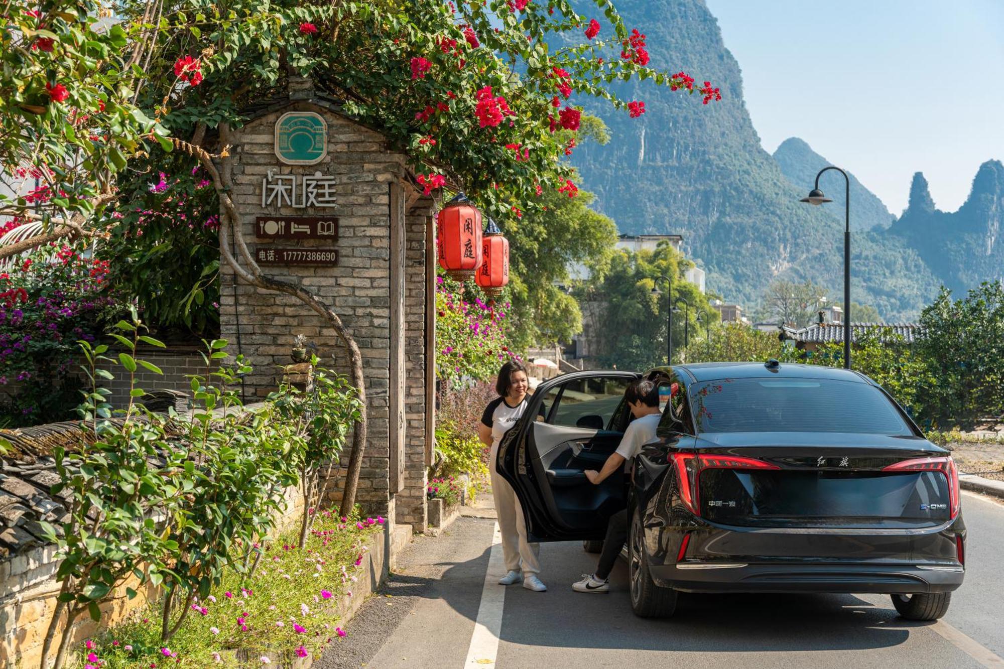 Leisure Courtyard Hotel Yangshuo-Free Shuttle Bus To Yangshuo Station Stay 2 Nights One Way Exteriör bild