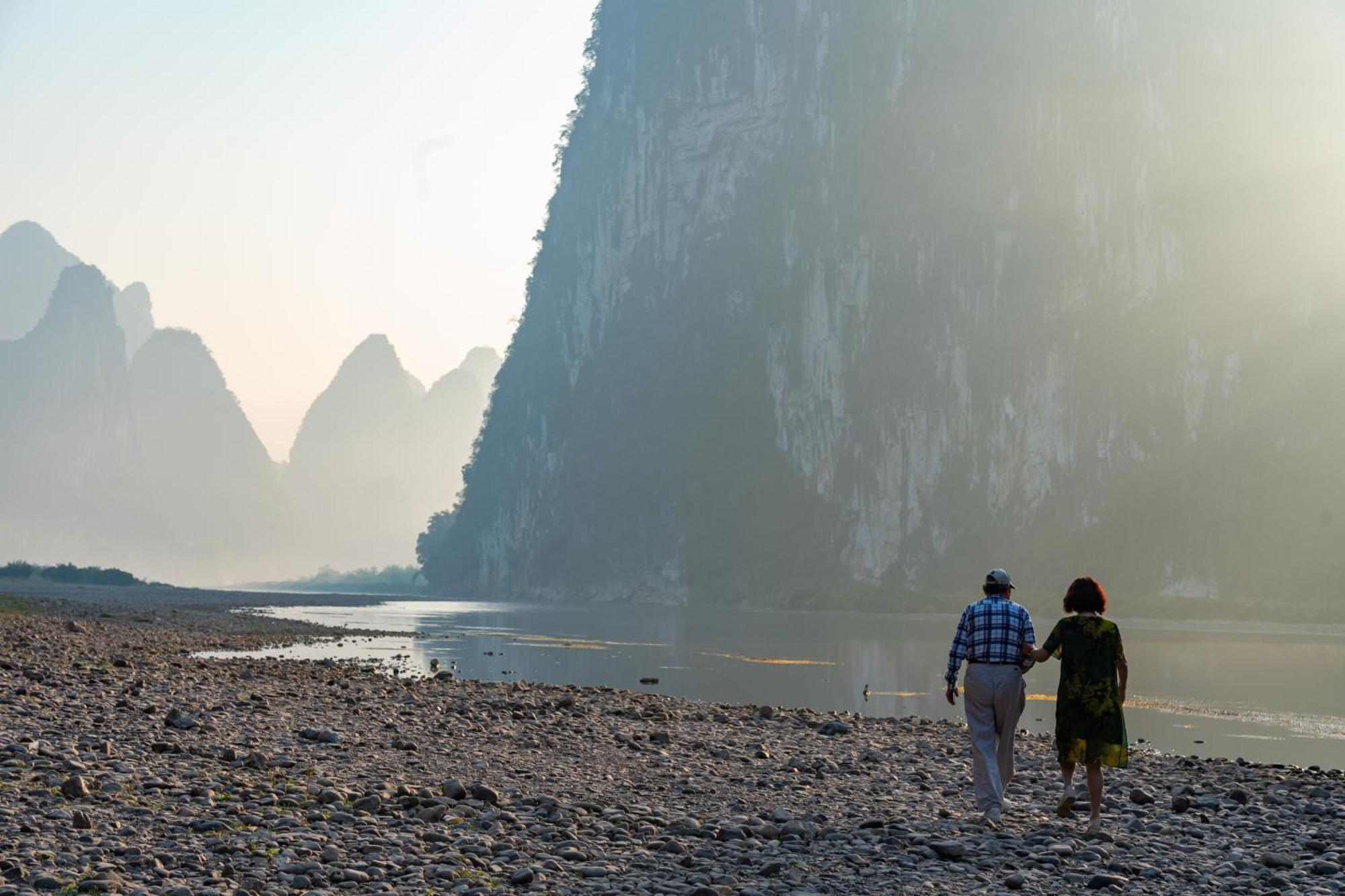 Leisure Courtyard Hotel Yangshuo-Free Shuttle Bus To Yangshuo Station Stay 2 Nights One Way Exteriör bild