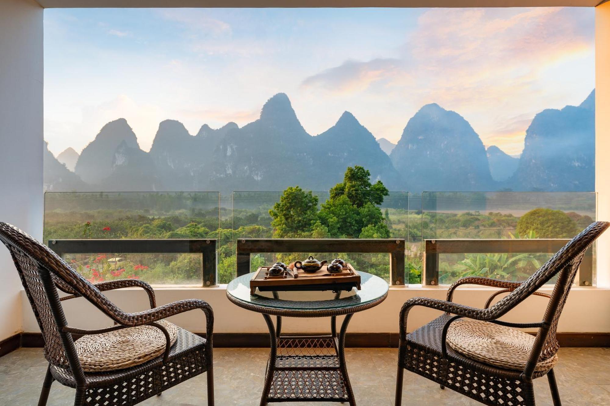 Leisure Courtyard Hotel Yangshuo-Free Shuttle Bus To Yangshuo Station Stay 2 Nights One Way Exteriör bild