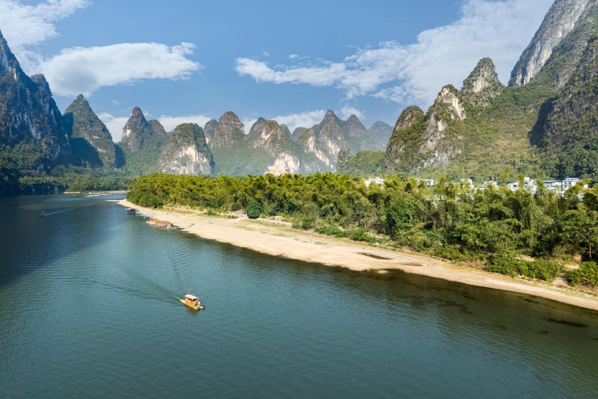 Leisure Courtyard Hotel Yangshuo-Free Shuttle Bus To Yangshuo Station Stay 2 Nights One Way Exteriör bild