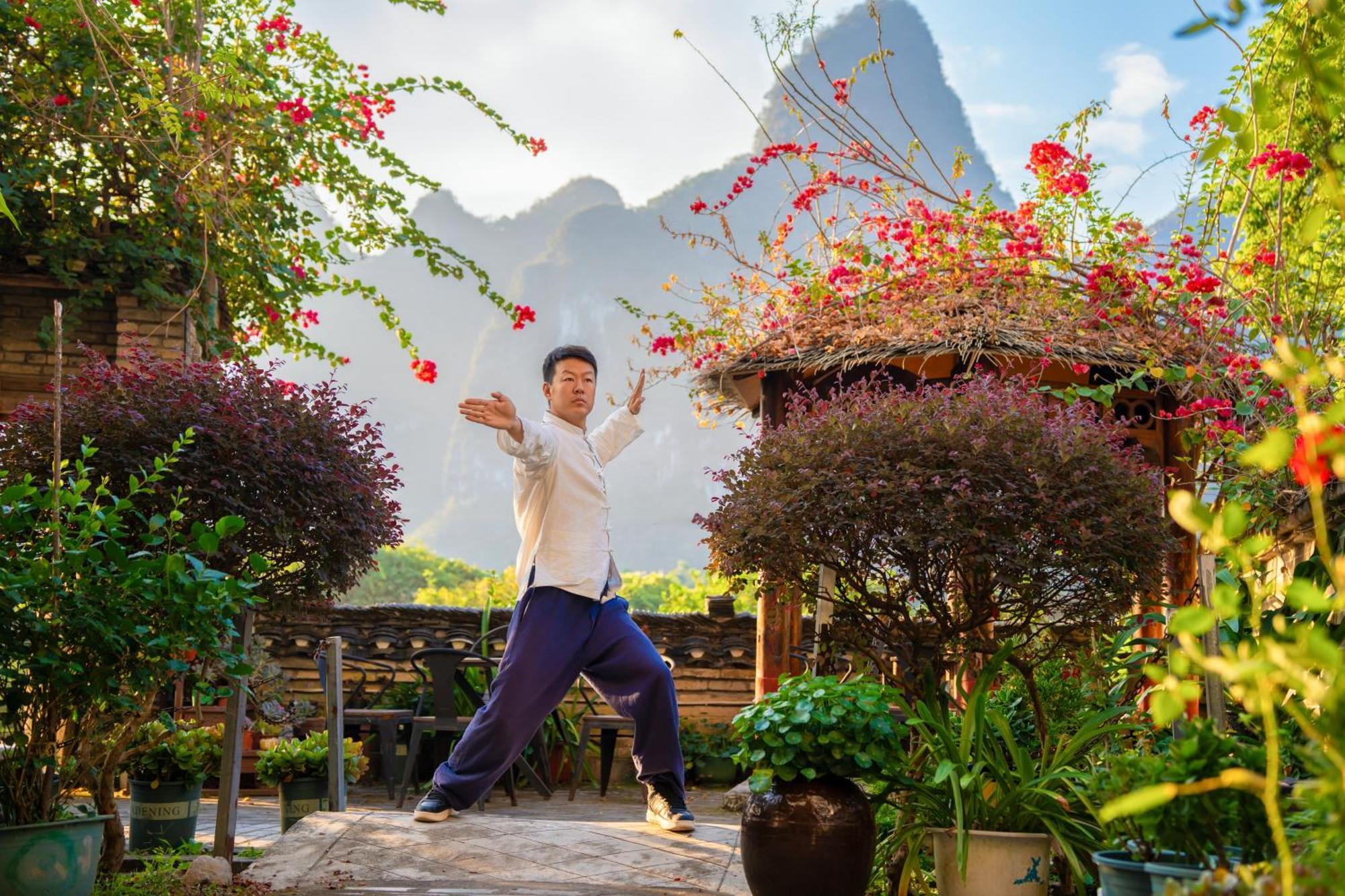 Leisure Courtyard Hotel Yangshuo-Free Shuttle Bus To Yangshuo Station Stay 2 Nights One Way Exteriör bild