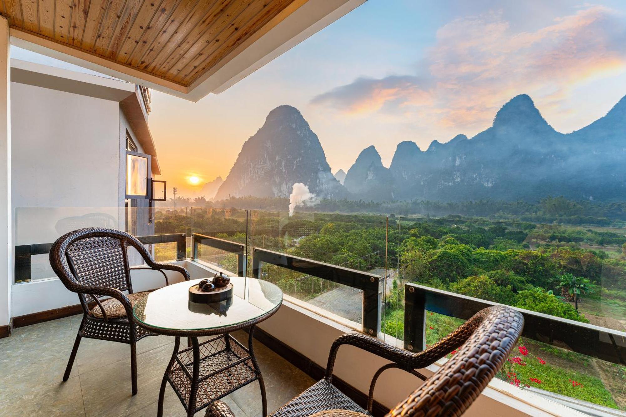 Leisure Courtyard Hotel Yangshuo-Free Shuttle Bus To Yangshuo Station Stay 2 Nights One Way Exteriör bild